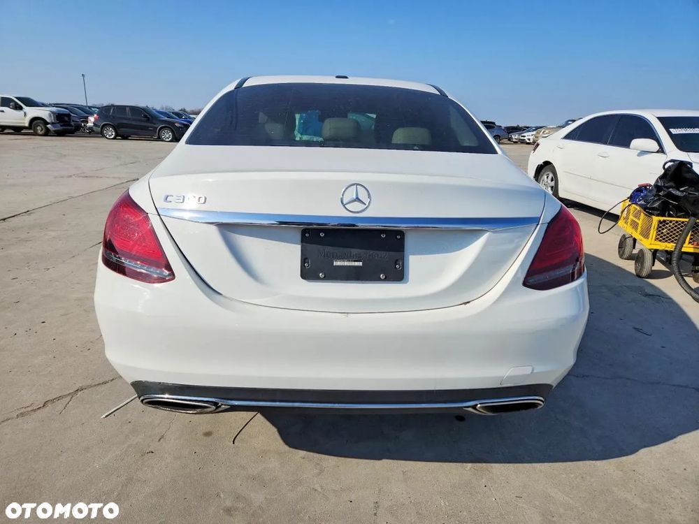 Mercedes-Benz Klasa C 300 4Matic 9G-TRONIC Exclusive - 6