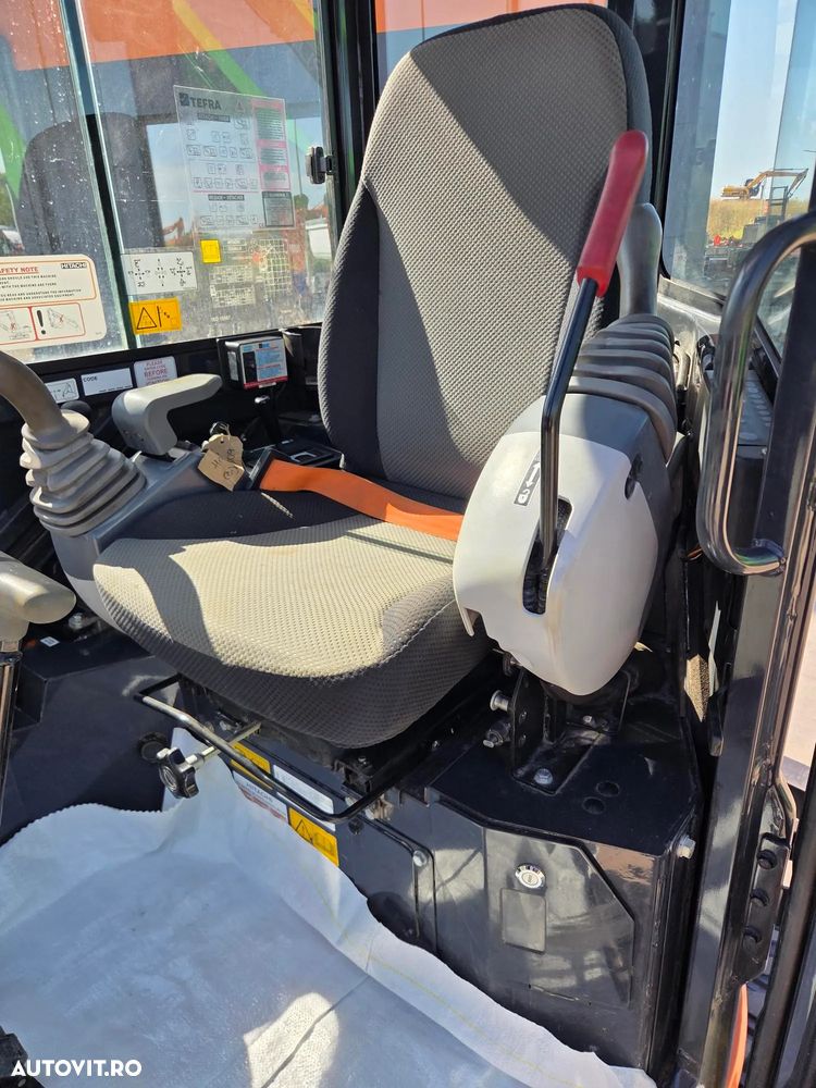 Hitachi ZX26U-6, 2024, 939 ore, Masa operationala 2,74tone, CUPLA RAPIDA mecanica+cupa ingusta+cupa lata+cupa taluz neinclinabila, LAMA NIVELARE, inst picon pe brate, fara aer conditionat, latime 1,2m, ridica 1,6 tone, JAPONIA, leasing-PROMOTIE 31.900Eur+Tva - 14