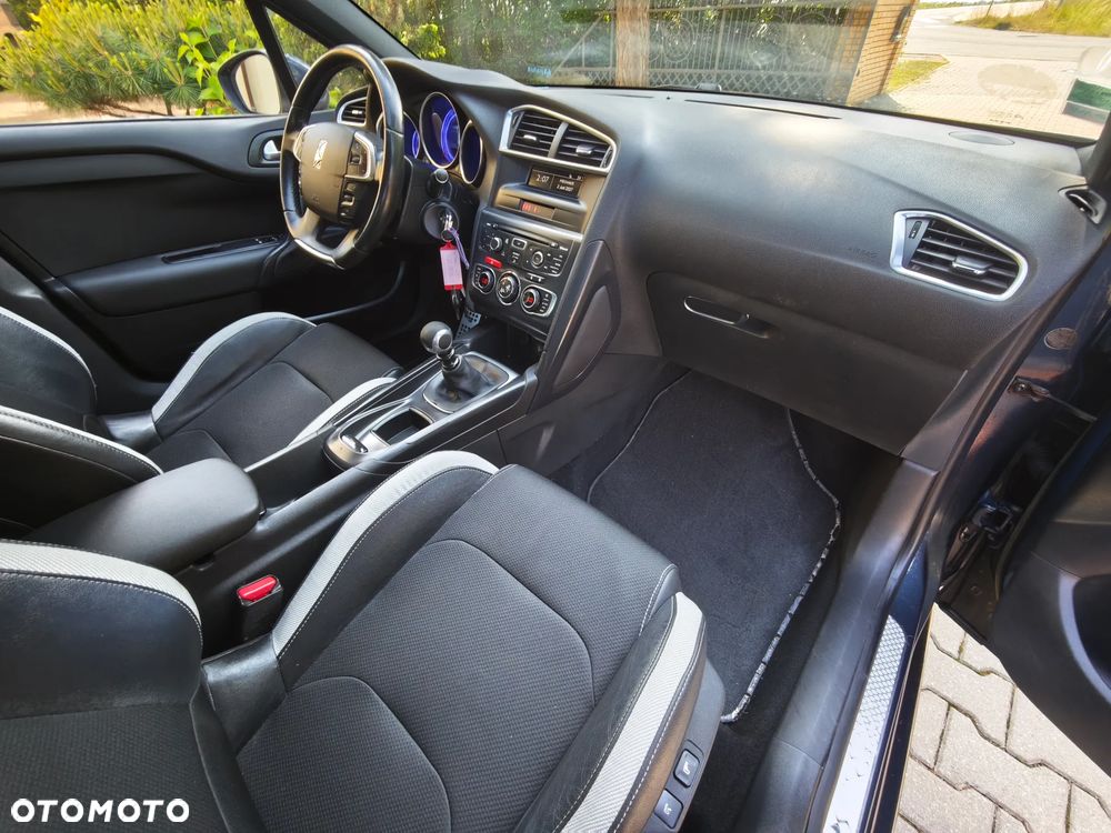 Citroën DS4 e-HDi 110 SoChic - 36
