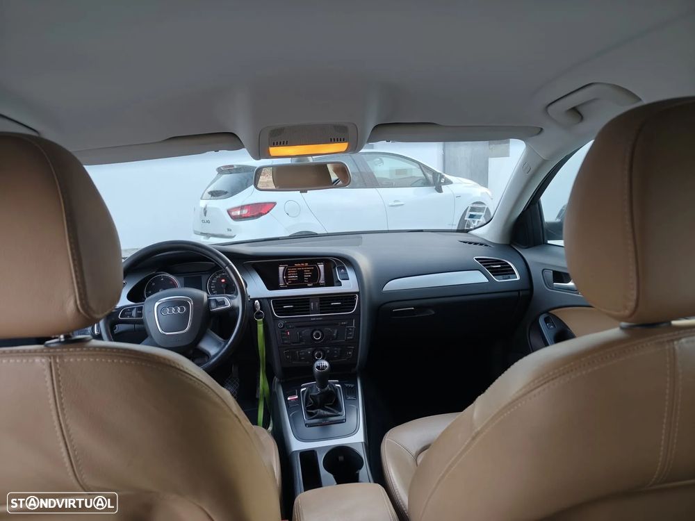 Audi A4 Avant 2.0 TDI Advance - 8