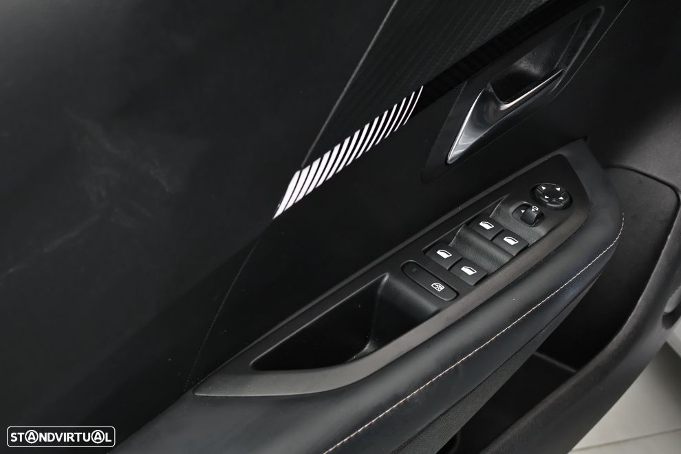 Peugeot 208 1.2 PureTech Allure - 23