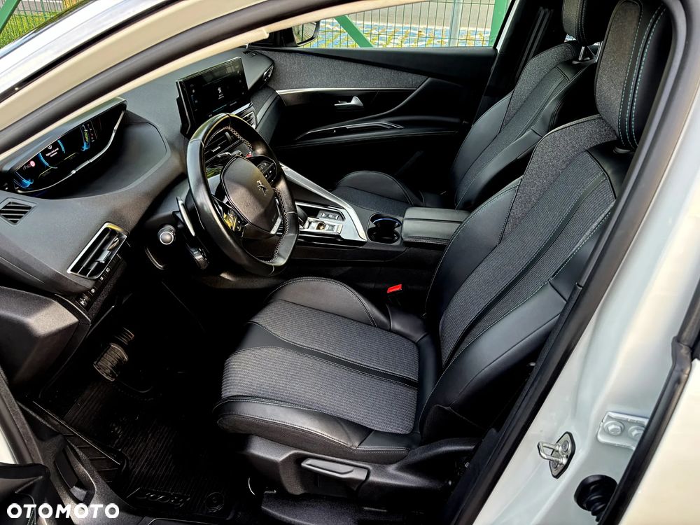 Peugeot 3008 Plug-In Hybrid 225 e-EAT8 Allure Pack - 13