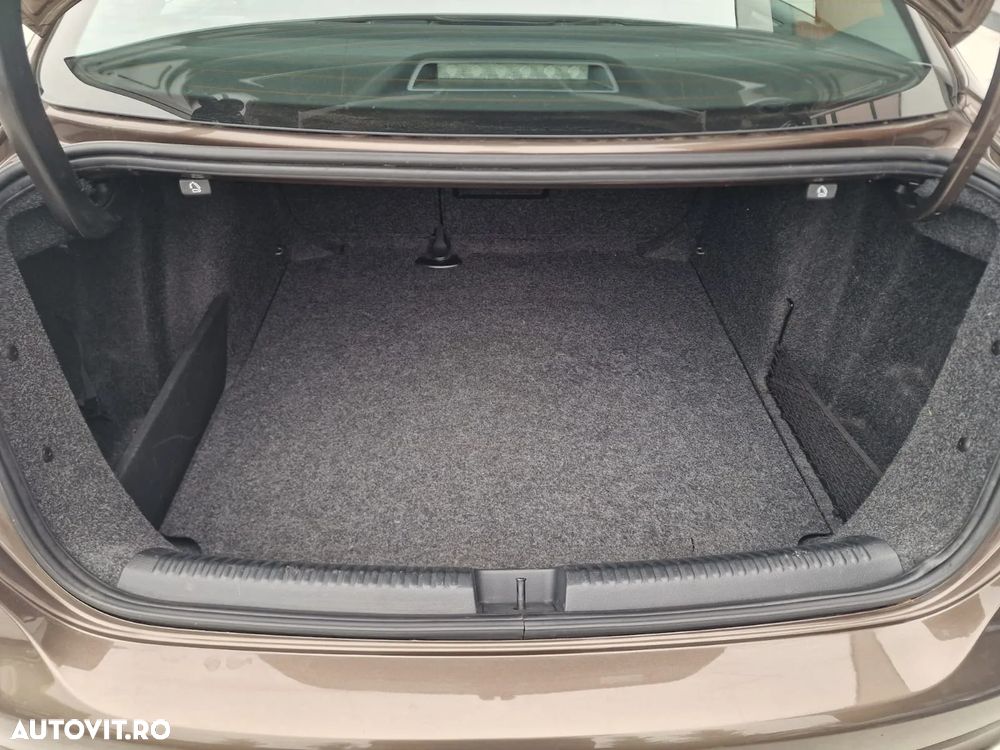 Volkswagen Jetta 1.6 TDI DSG Blue Motion Technology Life - 30