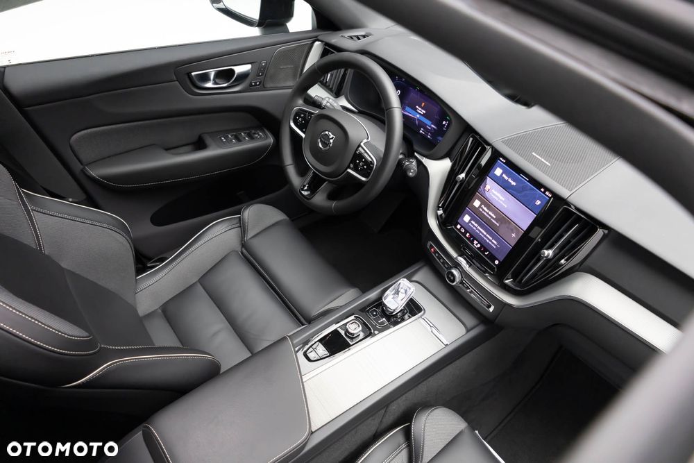 Volvo XC 60 T6 Plug-In Hybrid AWD Plus Black Edition - 14