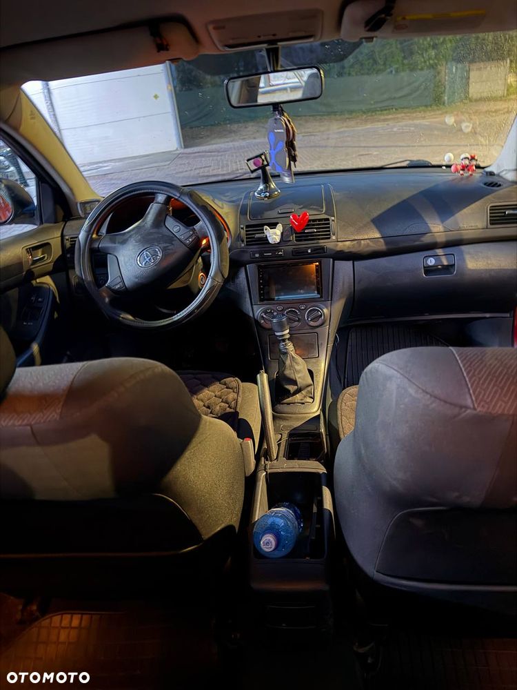 Toyota Avensis - 8