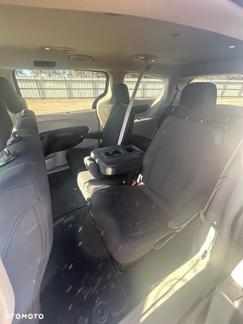Chrysler Pacifica - 13