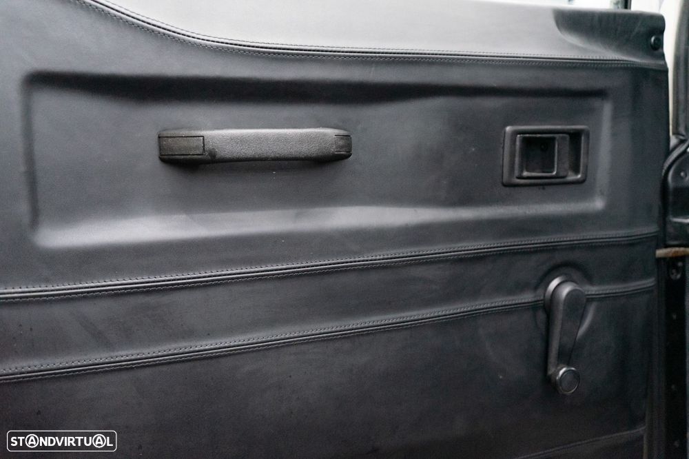 Land Rover Defender 90 2.5 TD5 Metal Top - 13