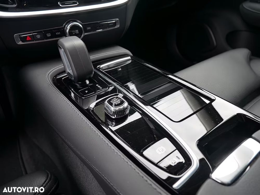 Volvo S60 T8 Recharge AWD Ultimate Dark - 5