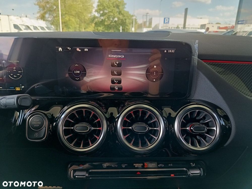 Mercedes-Benz GLA - 28