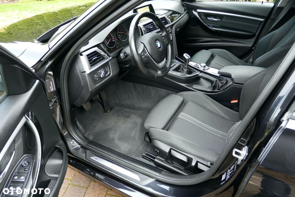 BMW Seria 3 318d Sport Line - 13