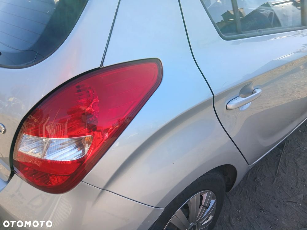 Hyundai I20 08- 1.2 B G4la SIlnik skrzynia  drzwi zderzak maska błotnik klapa  lakier FG - 5