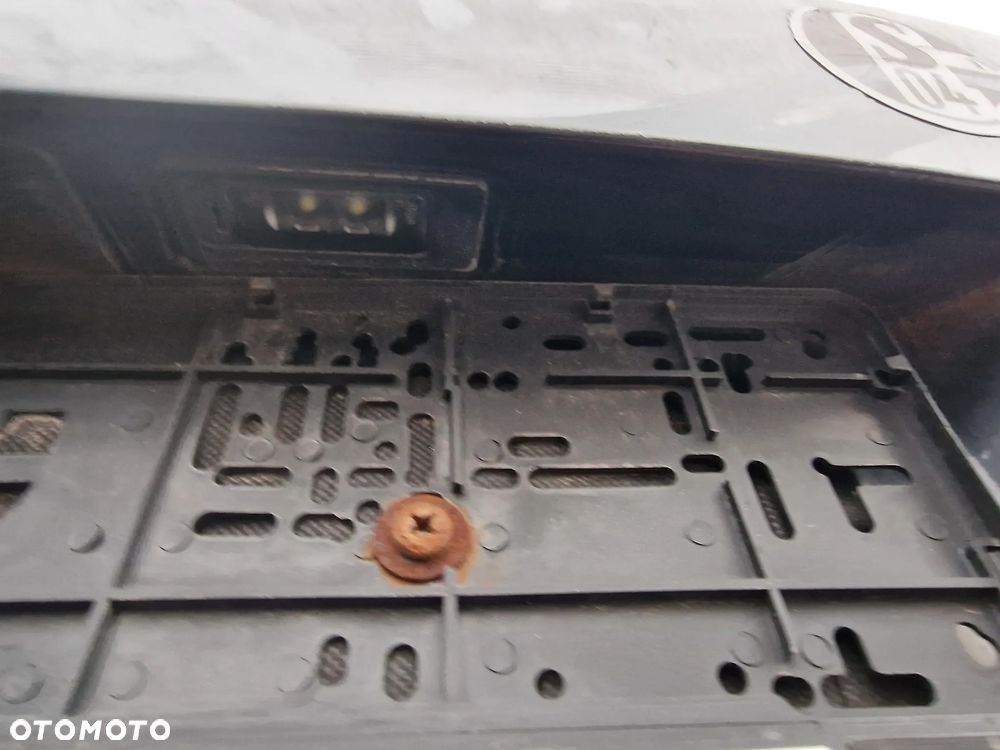 Klapa  tył  vw  golf   V  i VI  plus  w  kolorze  LC9X - 5
