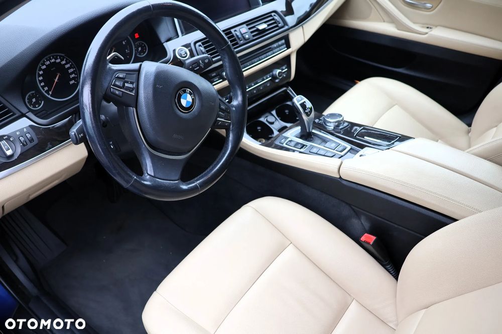 BMW Seria 5 528i xDrive - 7