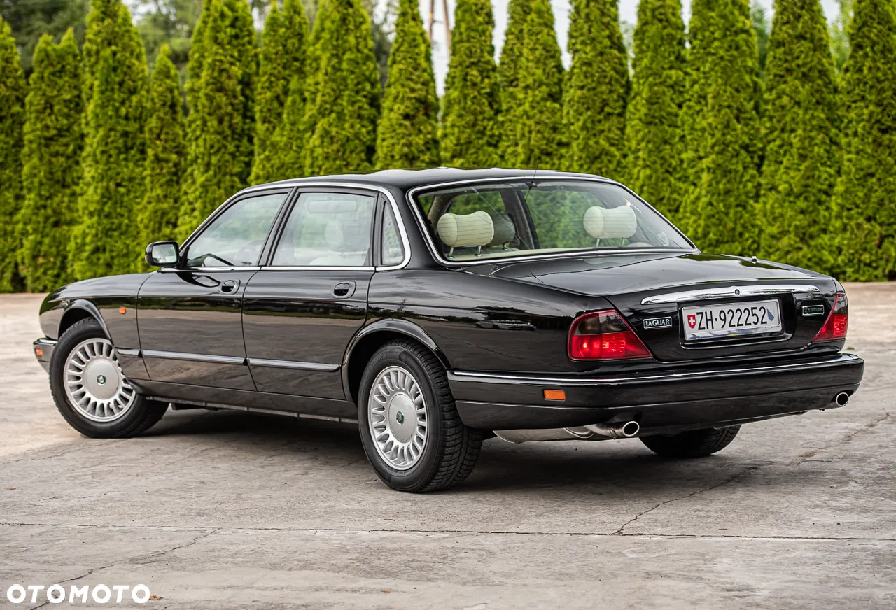 Jaguar XJ - 16
