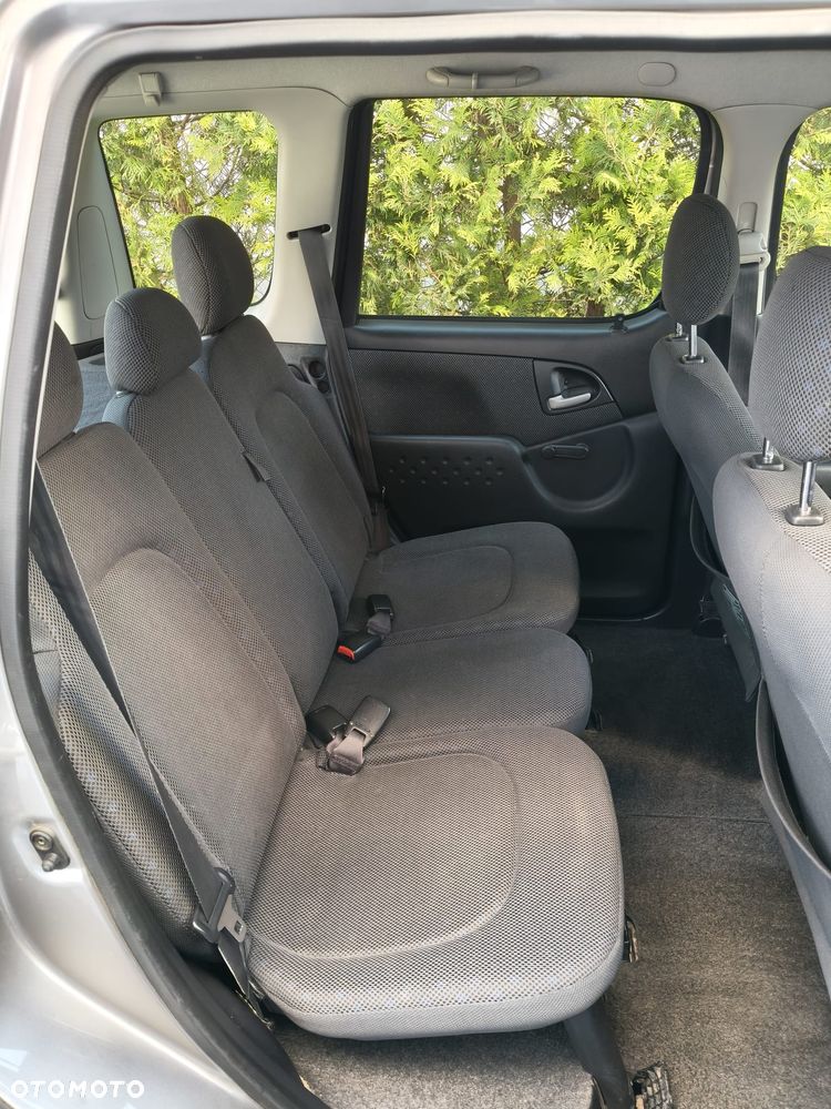 Toyota Yaris Verso 1.3 - 7