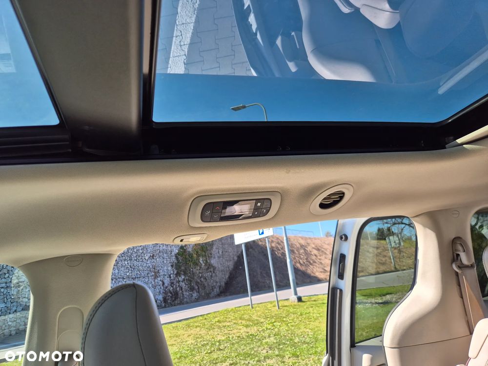 Chrysler Pacifica - 16