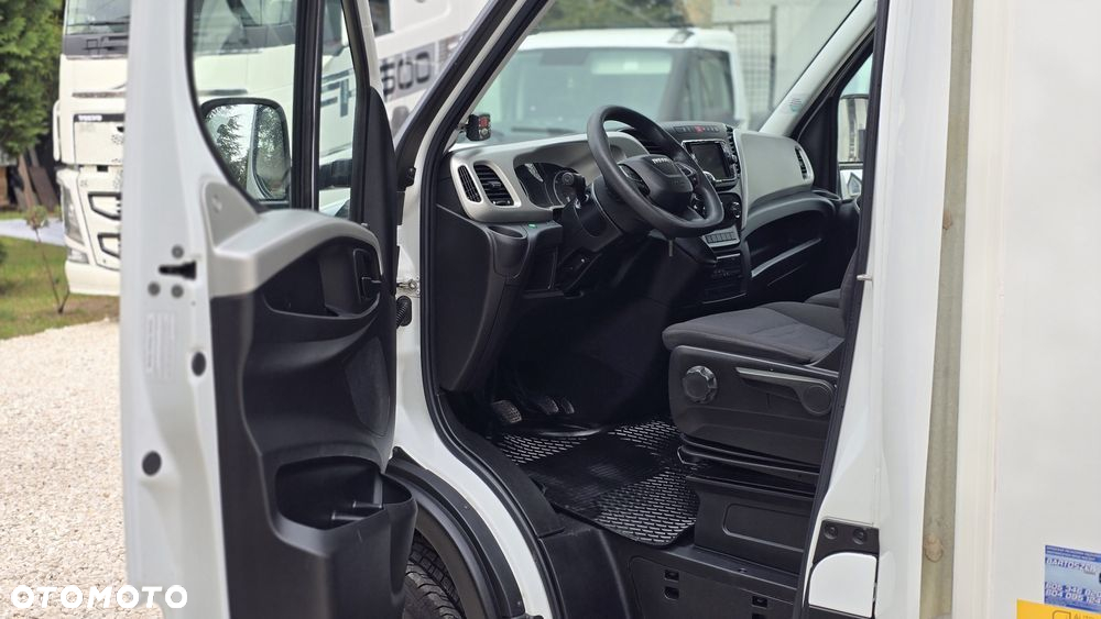Iveco IVECO DAILY 3.0 180KM 50C18 ❗❗ ZABUDOWA IZOTERMA 12 EP / CARRIER XARIOS 500 / MROŹNIA -25 +25 GRZANIE / ZASILANIE ZEWNETRZNE /  NOWE OPONY / WINDA DHOLLANDIA 1000KG / NAVI + KAMERA COFANIA / RADAR / CHŁODNIA / SERWIS ASO / 50c15 50c18 35c18 72c18❗❗ JAK NOWY❗❗ - 26