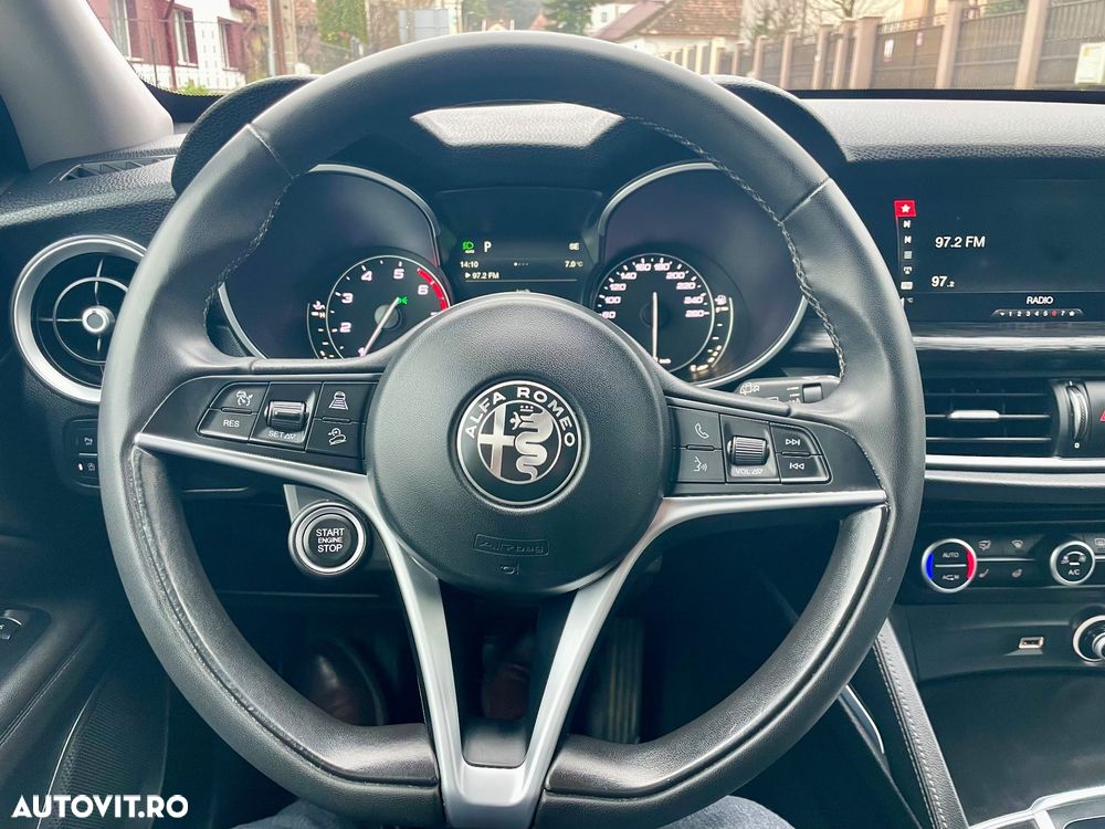 Alfa Romeo Stelvio 2.0 Turbo 16V AT8-Q4 - 12