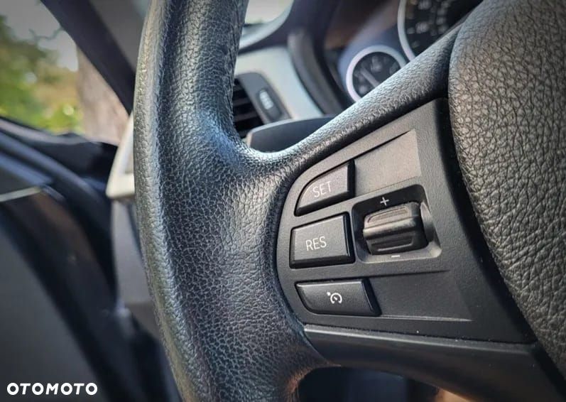 BMW Seria 3 320i - 10