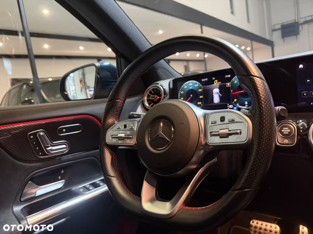 Mercedes-Benz GLA - 13