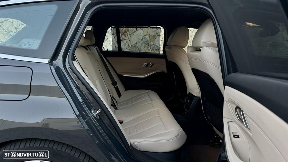 BMW 330 e Pack Desportivo M Auto - 17