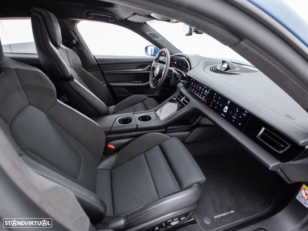 Porsche Taycan Turbo S - 11