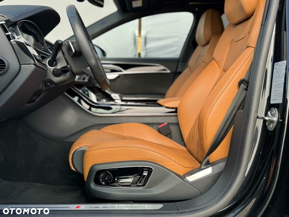 Audi A8 - 35