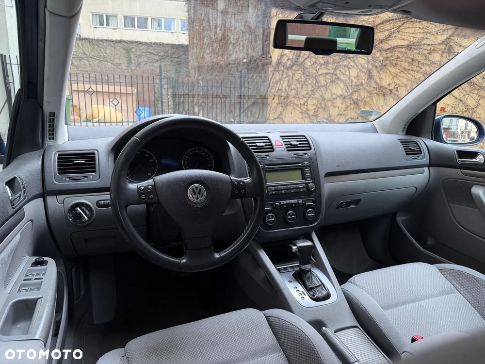 Volkswagen Golf 2.0 FSI Comfortline DSG - 7