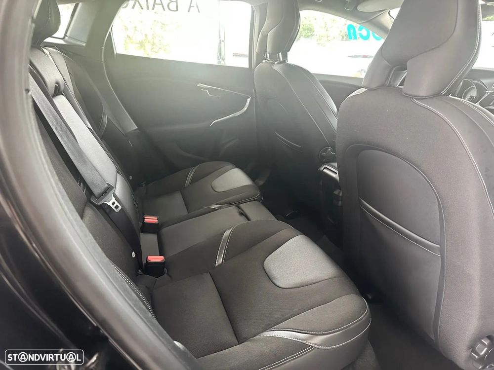 Volvo V40 Cross Country - 31