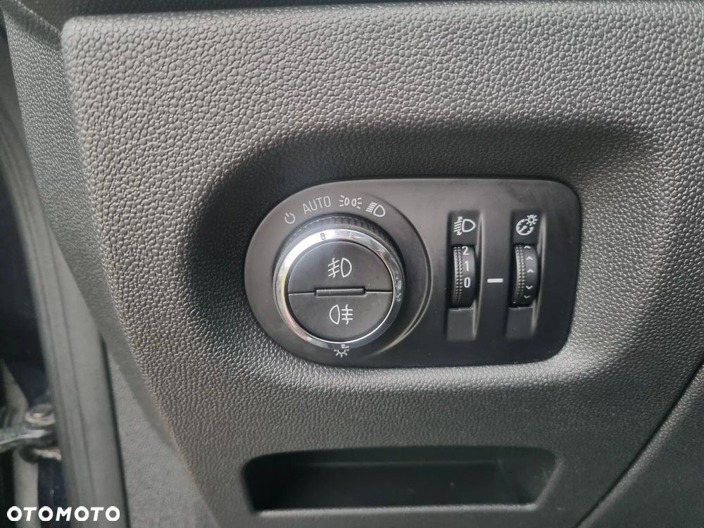 Opel Corsa 1.4 16V Cosmo - 26