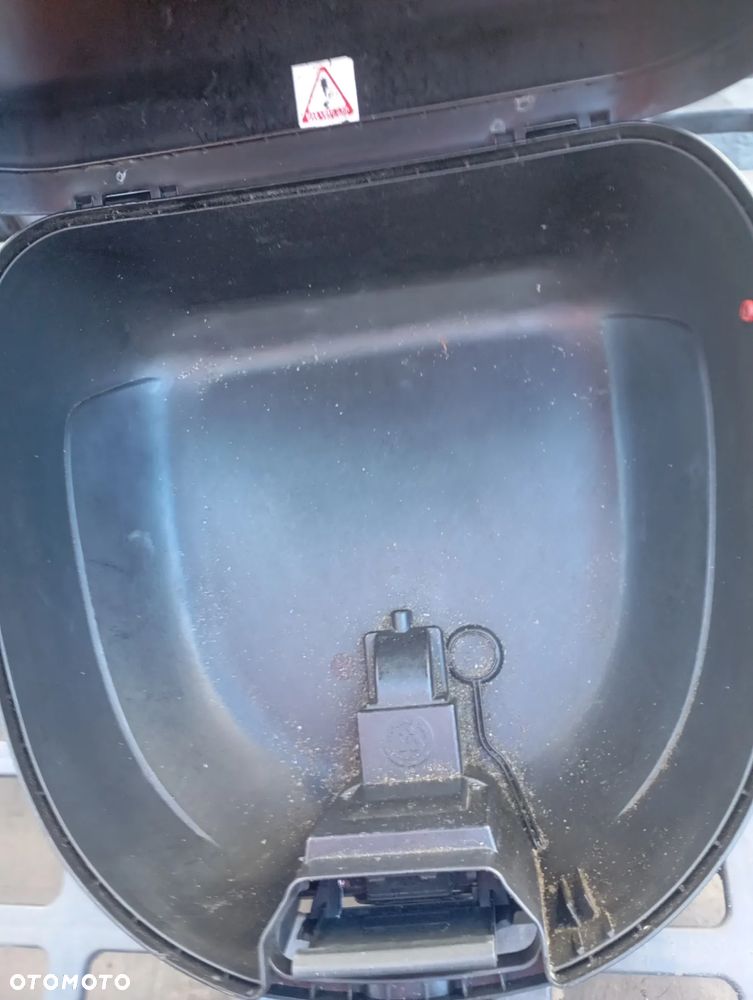 KUFER YAMAHA MAJESTY 125 GIVI - 4