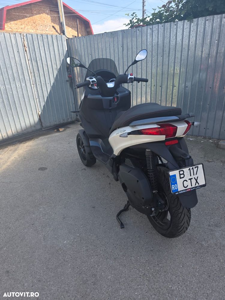 Piaggio MP3 350 Sport - 2
