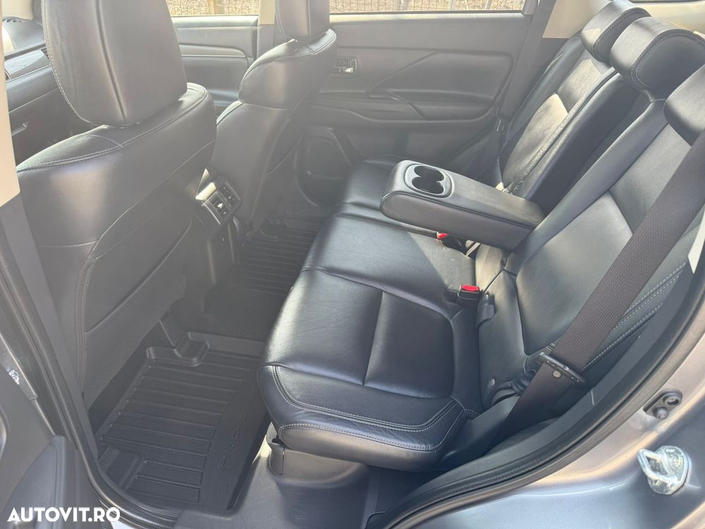 Mitsubishi Outlander 2.0L AS&G CVT Instyle - 11