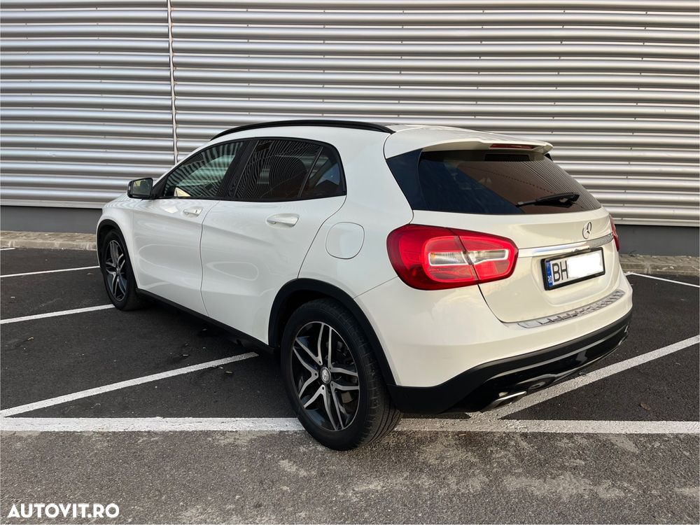 Mercedes-Benz GLA 200 7G-DCT - 3