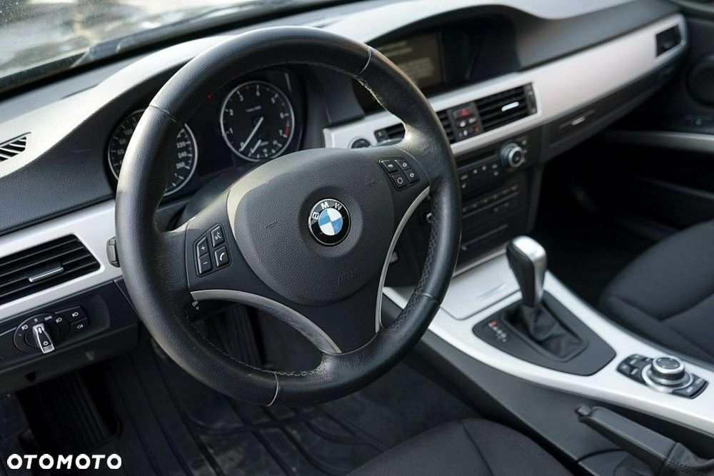 BMW Seria 3 318i - 23