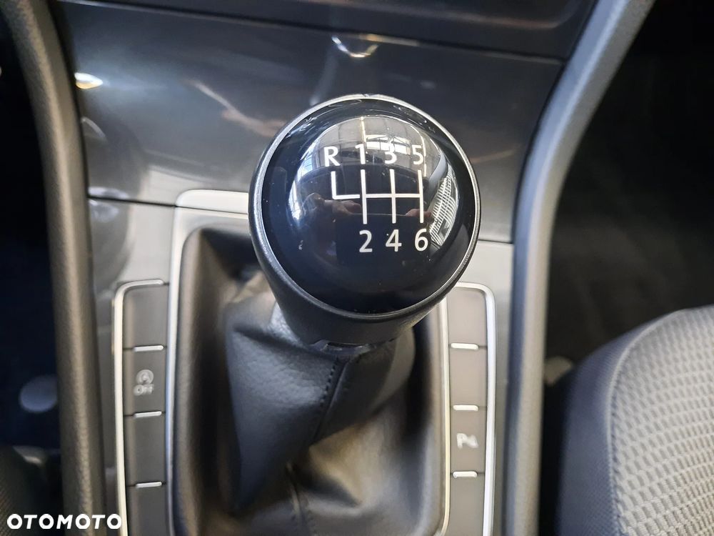 Volkswagen Golf 1.5 TSI BMT Evo Comfortline - 20