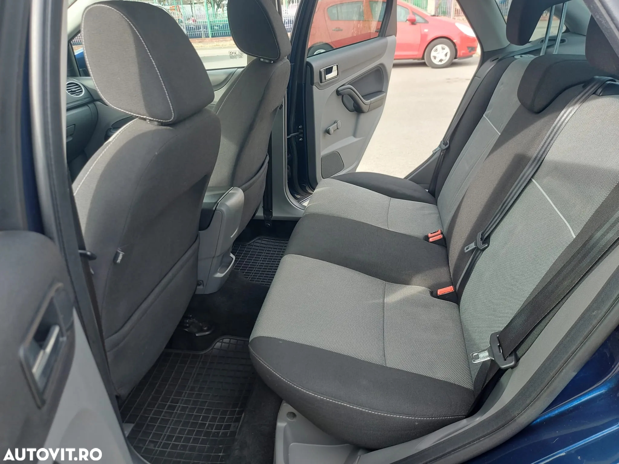 Ford Focus 1.6i Trend - 5