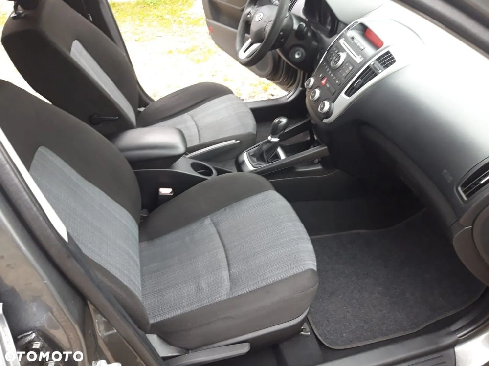 Kia Ceed - 23