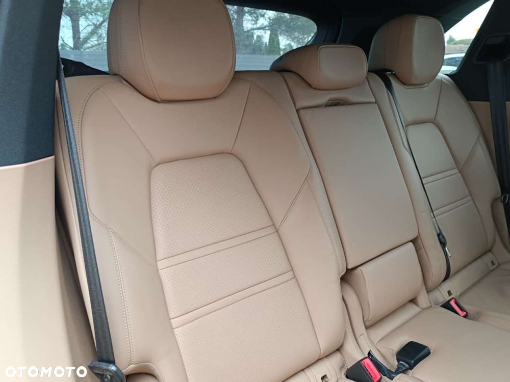 Porsche Cayenne - 23