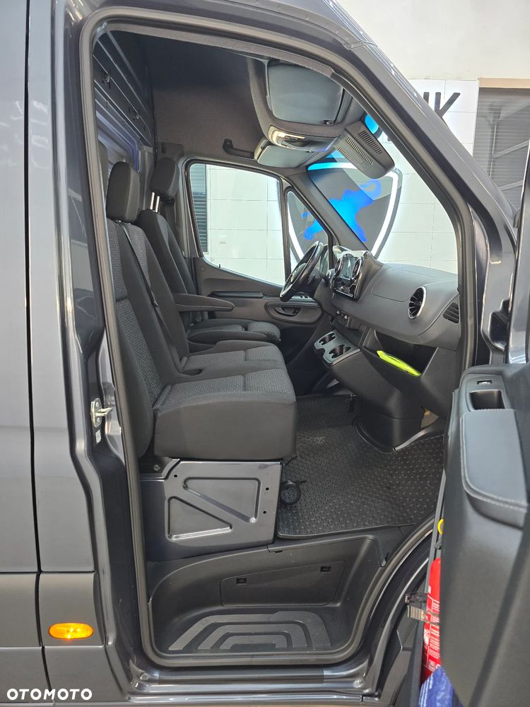 Mercedes-Benz SPRINTER 319 3.0 V6 CDI AUTOMAT 4,40Cm Długi SERWIS ASO MERCEDES-BENZ DO OSTATNIEGO km SALON PL FUL LED HIGH PERFORMANCE MBUX z ekranem dotykowym 10,25 cali SIEDZENIE KIEROWCY KOMFORTOWE, HYDRAULICZNE RESOROWANE PODGRZEWANA SZYBA PRZEDNIA TEMPOMAT KAMERA COFANIA LAKIER METALIK - 31