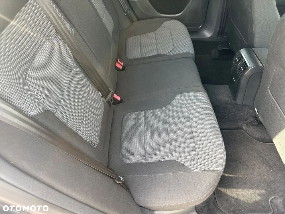 Volkswagen Passat 2.0 TDI 4Motion BlueMotion Technol Comfortline - 23