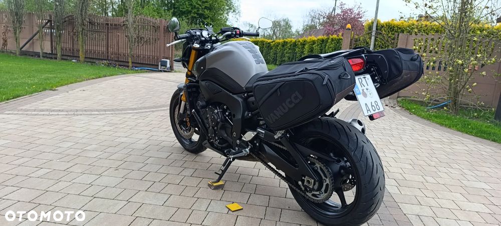 Yamaha FZ8 - 7