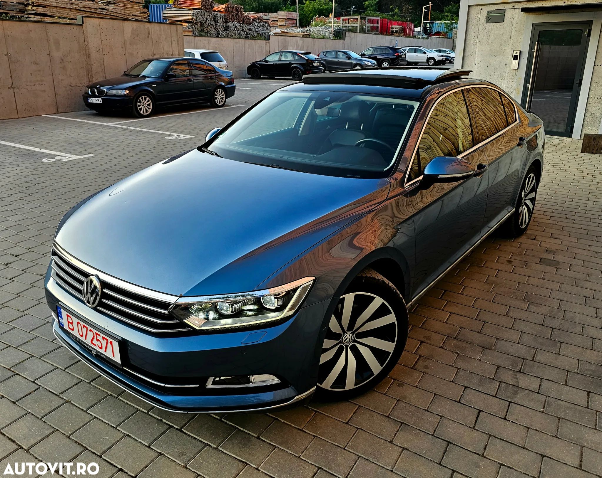 Volkswagen Passat - 1