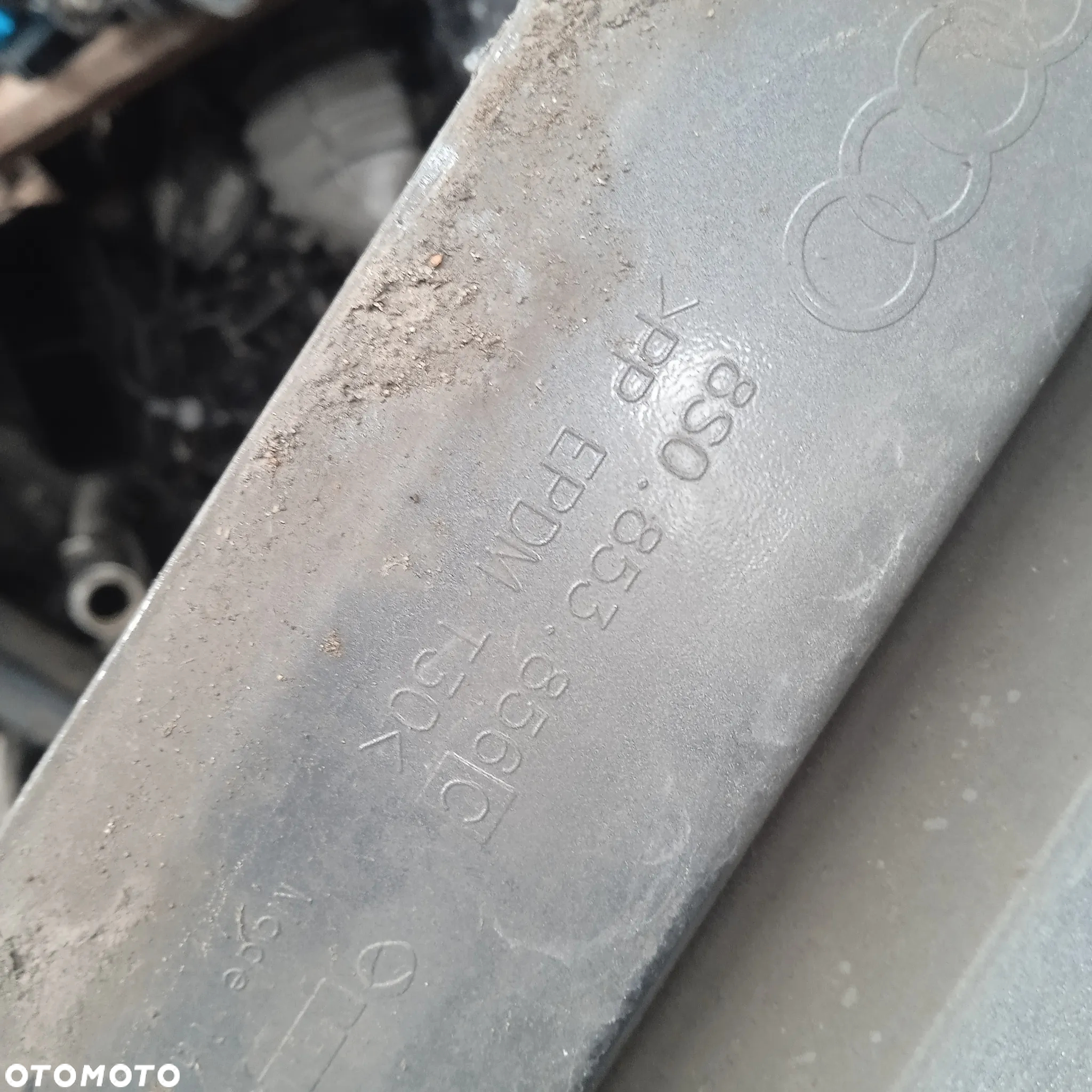 Próg prawy Audi TT S 8S0853856C - 8