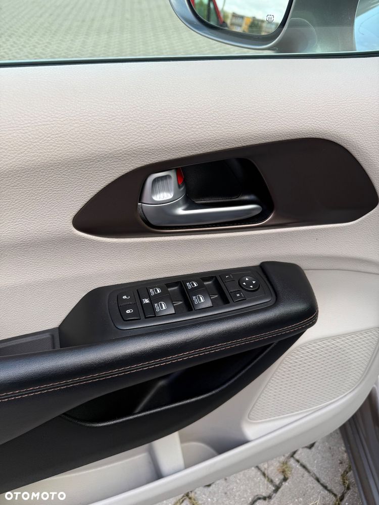 Chrysler Pacifica - 26