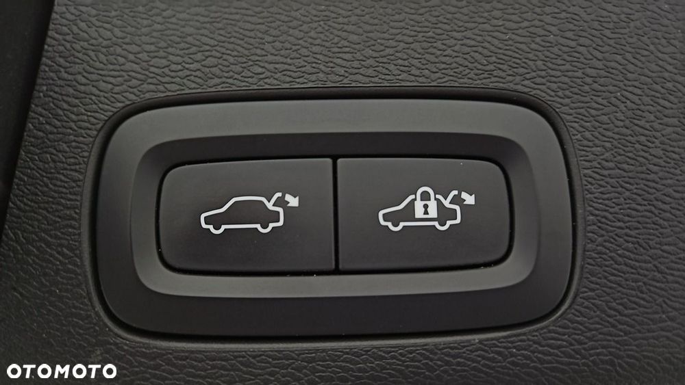 Volvo XC 60 B4 D Plus Dark - 25