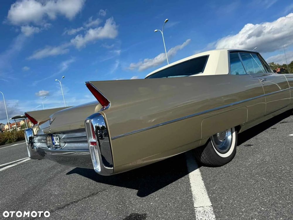 Cadillac Deville - 32