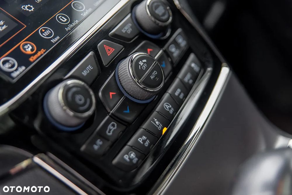 Jeep Grand Cherokee - 32