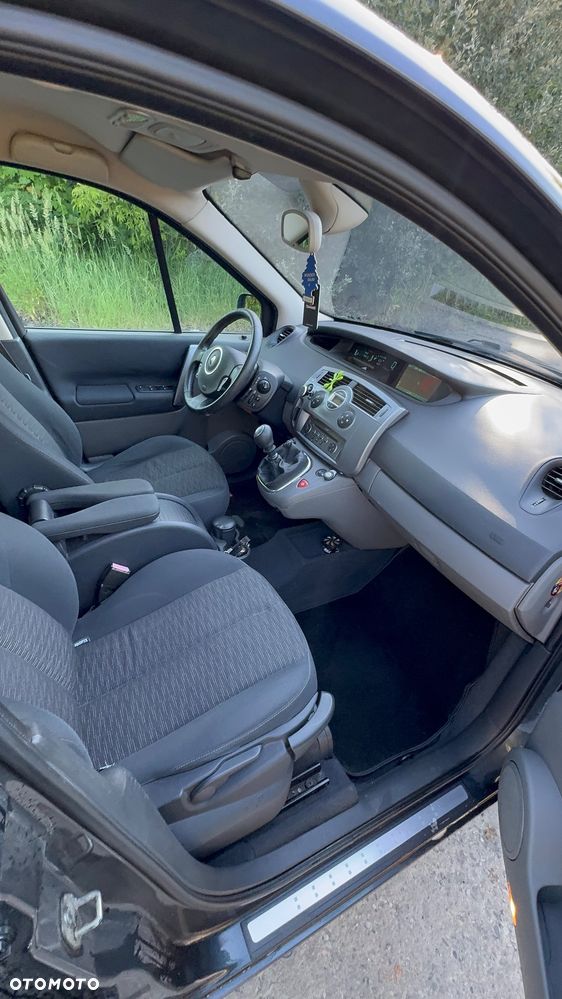 Renault Scenic 2.0 16V Emotion - 5