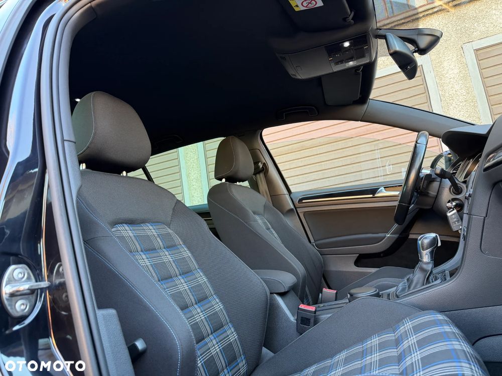 Volkswagen Golf - 4